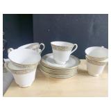 ROYAL DOULTON CUPS AND SAUCERS SERVICE FOR 7- 1