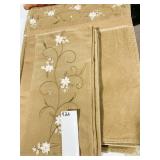 TABLECLOTH WITH APPLIQUE FLOWERS, MATCHING