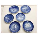 SIX B & G PORCELAIN BLUE & WHITE PLATES