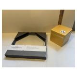 MIRRORED TRAY AND CRACKLE FINISHM GOLD CERAMIC