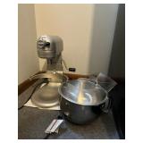 SILVER KITCHEN AID MIXER WITH BOWL, GUARD AND