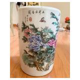 CHINESE PORCELAIN VASE INTRICATE HAND PAINTED
