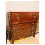 19TH CENTURY CHERRY CHEST OF DRAWERS WITH A LARGE