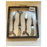 SPREADERS NEW W/ PUMPKINS 4 IN BOX