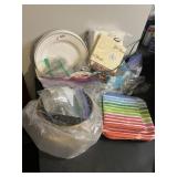 ASSORTMENT OF PLASTIC PLATES AND NAPKINS