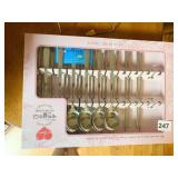 SPOON AND CHOPSTICK SET W/ 8 SETS OF CHOPSTICKS