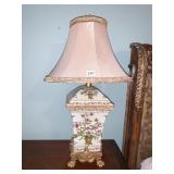 CHINESE ACCENT LAMP W/ GOLD SHADE, PORCELAIN
