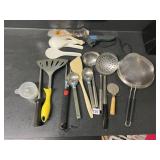 GROUP OF KITCHEN UTENSILS