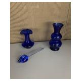 BLUE GLASS BUD VASE, ROSE, CRUET