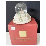 VILLAGES AROUND THE WORLD MUSICAL SNOW GLOBE