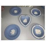 WEDGWOOD PLATES SMALL, TIMES 5
