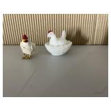 NESTING HEN MINI, ROOSTER METAL FEET