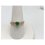 14K DIAMOND RING W/ EMERALD COLOR CENTER STONE W/