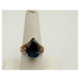 10K PEAR SHAPED BLUE CENTER SYNTHETIC TOPAZ RING