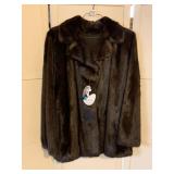 WOMENï¿½S SHORT FUR COAT, BEAUTIFUL CONDITION