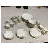 HALL SUPERIOR DINNERWARE SET INCLUDING 6 SAUCERS,