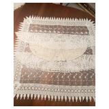 OVAL TABLE DOILIES IN IVORY AND WHITE, 2 PARLOR