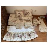 QUEEN BEDDING SET WHICH INCLUDES COMFORTER, THROW