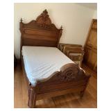 VICTORIAN CARVED BED W/ FRAME NEW MATTRESS IN LOT