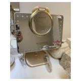 LIGHTED MAKE UP MIRROR AND DERMA ROLLER