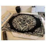 116X95 BLACK AND BEIGE AREA RUG