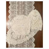 5 ASSORTED IVORY LACE DOILIES, LACE TABLE RUNNER