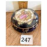 IMPERIAL LIMOGES FRANCE TRINKET BOX WITH GOLD