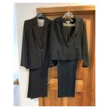 WOMENï¿½S PANT SUITS SZ 16, TAHARI BY ARTHUR LEVINE