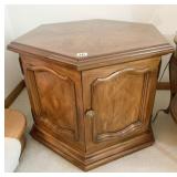 DREXEL MCM SIDE TABLE OCTAGON TOP 21" H X 26" X