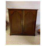 42X24X42.5 CHERRY TONE ENTERTAINMENT CENTER WITH