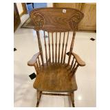 OAK ROCKER WITH PRESSED BACK