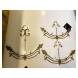 3 DECORATIVE PLATE HOLDERS