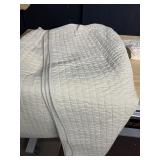 TWIN BLANKET WITH PILLOW COVER