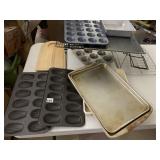 NEW BAKING PANS, RISER COOLING RACK