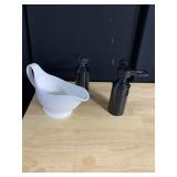 UNICORN SALT/PEPPER GRINDER PLASTIC & GRAVY BOAT