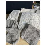 HOME TOWEL SET + EXTRA HAND TOWELS
