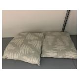 THROW PILLOWS LEAF DESIGN