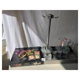 MEASURING CUP, BAKING PAN, PAPER TOWEL HOLDER