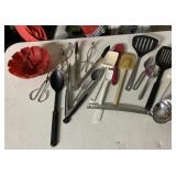 SILICONE BAKING DISH AND UTENSILS