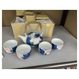 VINTAGE JAPANESE TEA POT SET W/ 4 CUPS OB