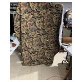 ROUND TABLECLOTH FLOWER PATTERN 72" ROUND APPROX.