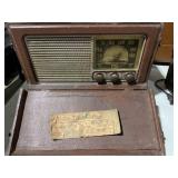 WESTINGHOUSE MODEL WR-62K2 BATTERY OPERATED RADIO