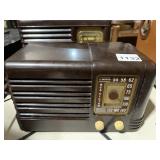 RCA VICTOR LITTLE NIPPER BAKELITE RADIO LOOKS