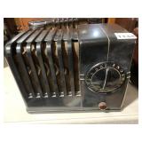 SILVERTONE MODEL 4500 BAKELITE RADIO LOOKS