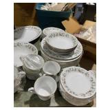 CHINA PEARL CHINA SET, 7 DINNER PLATES, 8 CUPS