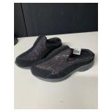 LIKE NEW SKECHERS SIZE 7 SLIP INS