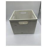 PLASTIC CUBE CRATE