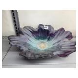FLOWER-SHAPED IRIDESCENT GLASS SERVING BOWL