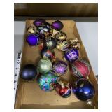 GROUP OF CHRISTMAS ORNAMENTS