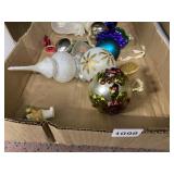 GROUP OF CHRISTMAS ORNAMENTS